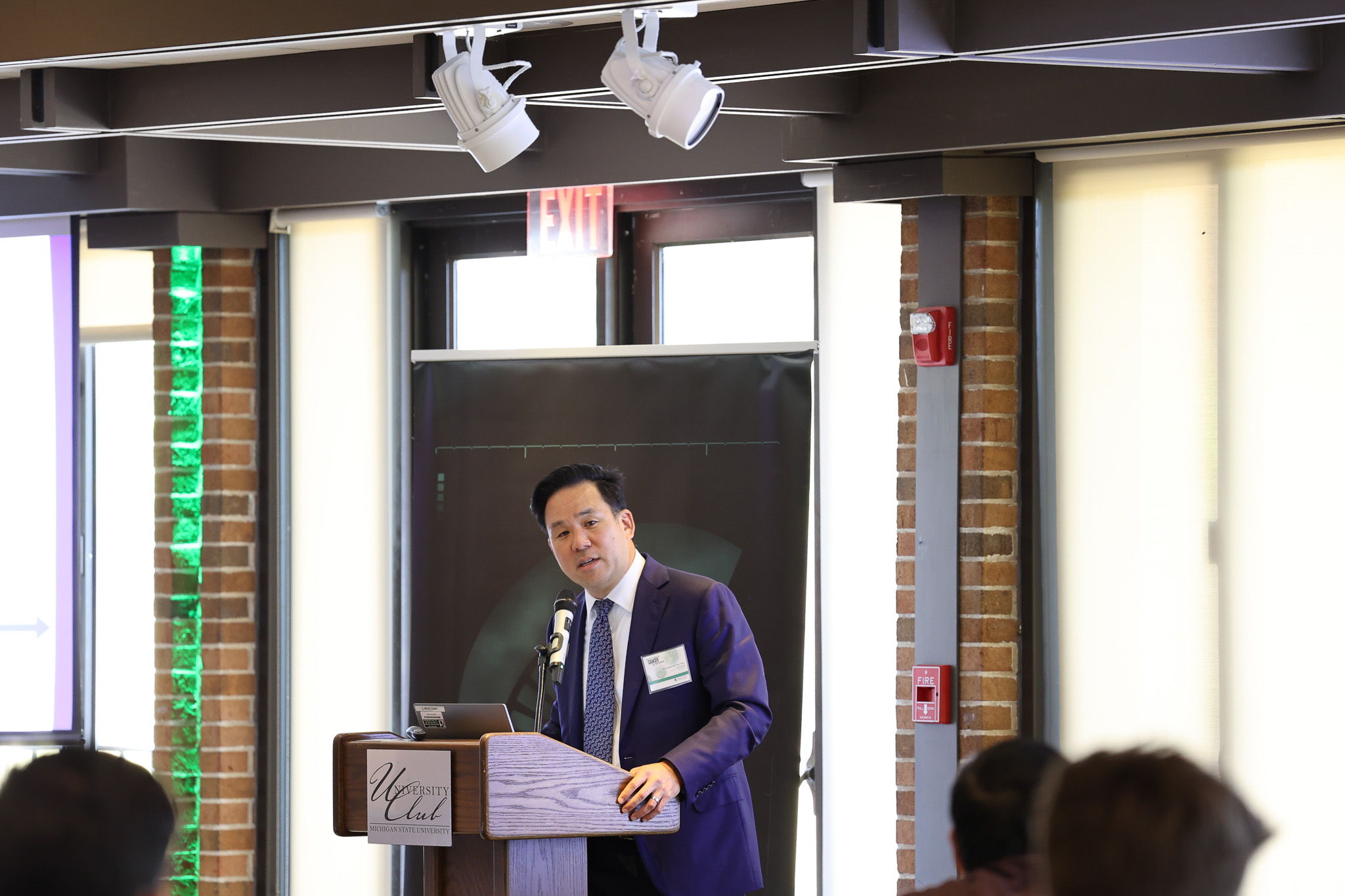 Dr. David Kwon presenting his keynote lecture.